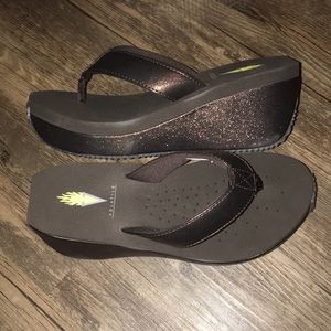 Brand New Bronze Volatile Sz 6